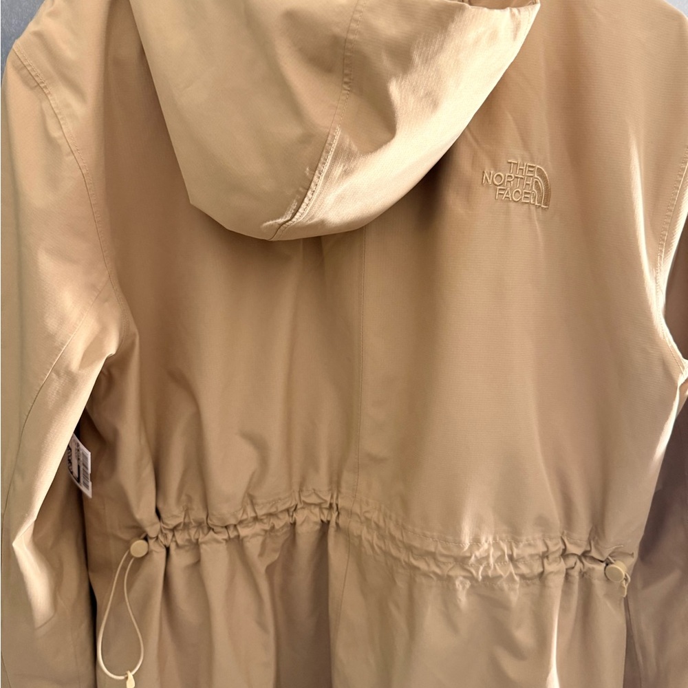 The North Face Women’s Daybreak Rain Parka | Size M - Picture 15 of 16